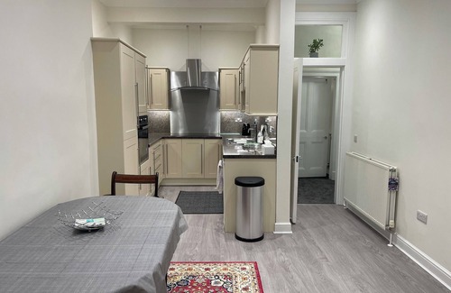 Bonnybridge Casa | Whole Victorian terrace house 2BR -4 guest