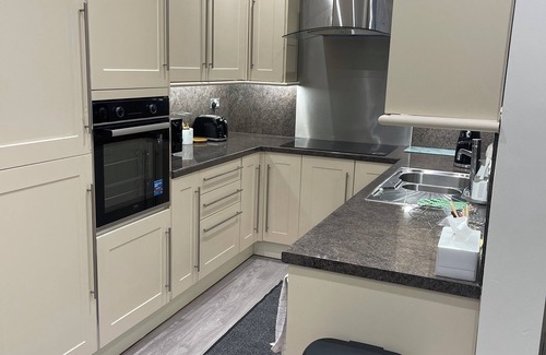 Bonnybridge Casa | Whole Victorian terrace house 2BR -4 guest