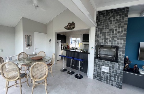 Matinhos Apartamento | Amplia cobertura frente al mar y a la barbacoa