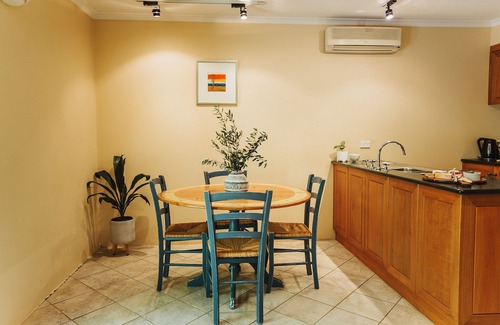 Upper Wakefield Cabaña | Wild Olive Cottage Clare Valley