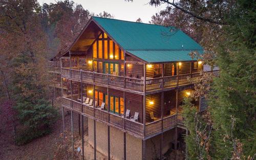 Gatlinburg - Pigeon Forge Villa | Wild Turkey Lodge
