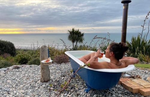 Mokihinui Casa | Wild Weka Eco Stay - Off-Grid 4WD Recommended