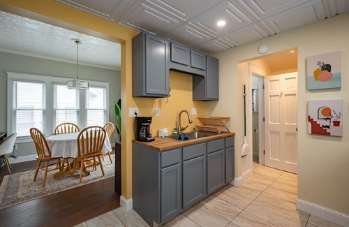 Wilder Park Casa | Wilder Park Peacock House - Nearby Derby and KY Fair & Expo Center