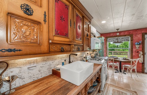 Mentone Cabaña | Wilderness Country Inn: Italy