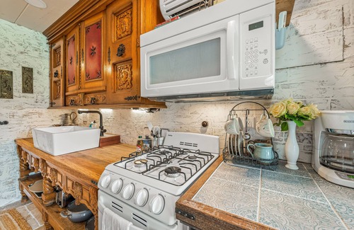 Mentone Cabaña | Wilderness Country Inn: Italy