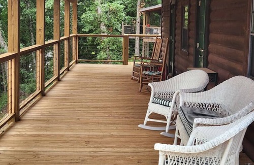 Franklin Cabina | Wildflower Hill Cabin