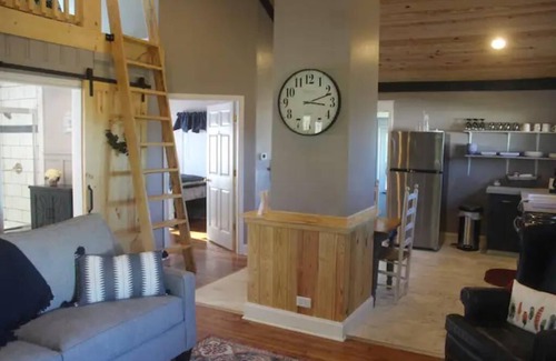 Orange Cabaña | Willie's Place Country Cottage Pets Allowed