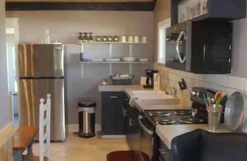 Orange Cabaña | Willie's Place Country Cottage Pets Allowed