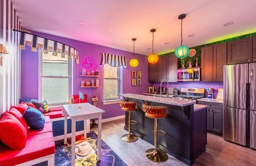Lawrenceville Casa | Willy Wonka Themed | King Bed | Free Parking | Arcade | BBQ