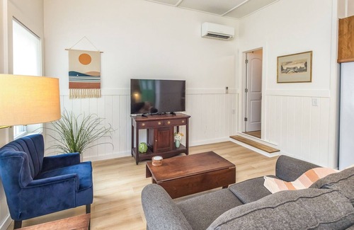 Wilmington Cabaña | Wilmington Midtown Guest Home. Minutes to downtown and the beach!