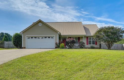 Lexington Casa | Wine and BBQ Trail Fun Home with Hot Tub in Lexington