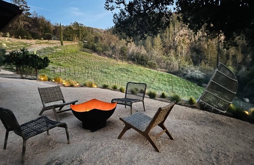 Glen Ellen Villa | Escapada provincial de Villa Gaia con viñedo y piscina en el corazón del país del vino.