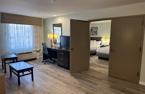 Edgewood Hotel | Wingate by Wyndham Bel Air I-95 Exit 77A / APG Area