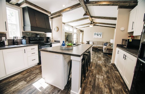 Rogersville Casa | WINTER LONG-TERM RATES 40% off RUSTIC MODERN HOME NESTLED IN THE OZARK WOODS