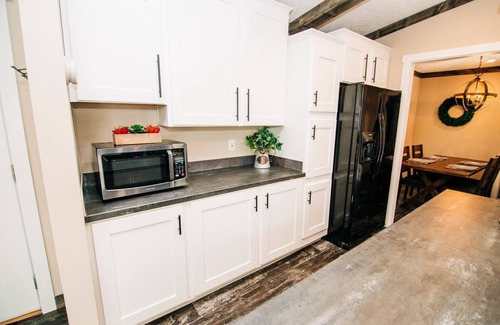 Rogersville Casa | WINTER LONG-TERM RATES 40% off RUSTIC MODERN HOME NESTLED IN THE OZARK WOODS