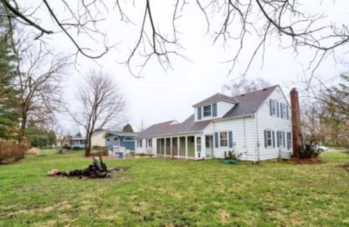 Oconomowoc Casa | Winter rental house downtown Otown - No pet fees!