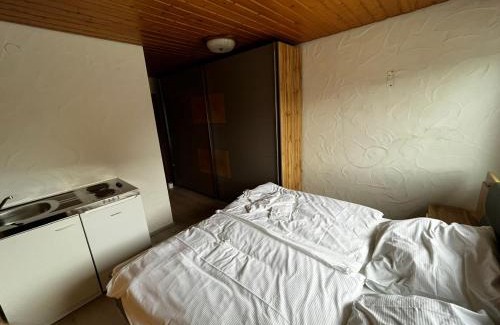 Neuhausen ob Eck Apartamento | Wise:W7 1 Doppelbettzimmer nahe Take-Off Gewerbepark