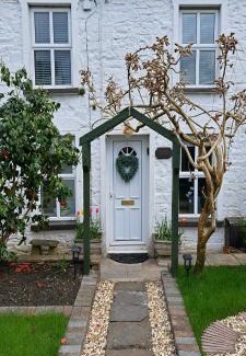 Trecynon Casa | Wisteria Cottage an authentic and enchanting 2 bedroom cottage experience