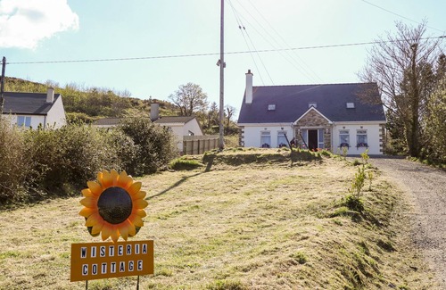 Annagry Cabaña | WISTERIA COTTAGE, family friendly in Annagry, County Donegal