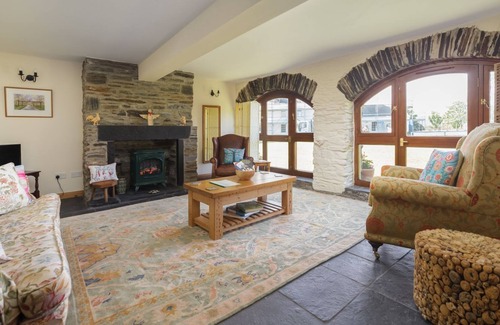 Jurby Cabaña | Wisteria Cottage is set in the north of the Isle of Man in an expanse of farmland providing the perf