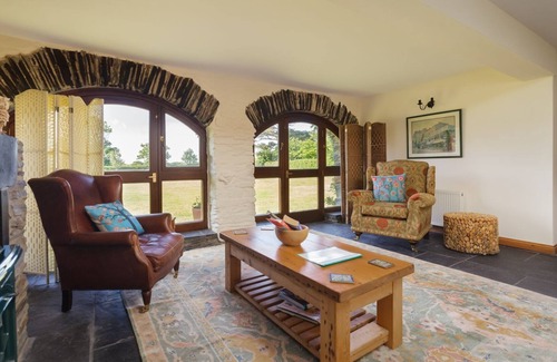 Jurby Cabaña | Wisteria Cottage is set in the north of the Isle of Man in an expanse of farmland providing the perf