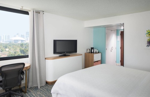 Seybold Hotel | With Free Breakfast for 2! Pet-friendly, Outdoor Pool, Complimentary Shuttle