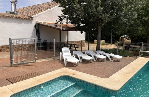 Alhambra Cabaña | Con piscina, barbacoa. Entre los P.N. Las Lagunas de Ruidera, Tablas de Daimiel.