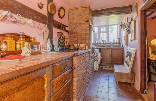 Cronton Cabaña | Wonderful Chocolate Box Period Cottage