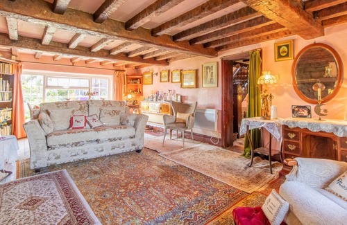 Cronton Cabaña | Wonderful Chocolate Box Period Cottage