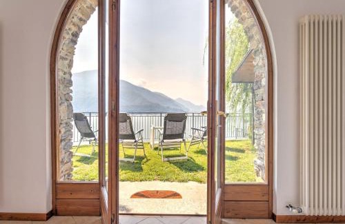 Gravedona Apartamento | Wonderful flat with swimming pool, lift and garden