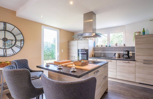 Tregueux Casa | Preciosa casa de vacaciones privada para 6 personas con WIFI, TV, patio y mascotas permitida