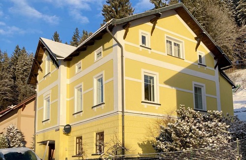 Svoboda nad Upou Villa | Preciosa casa de vacaciones privada para 12 personas con WIFI y TV