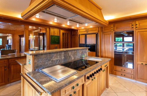 Ollon Casa | Maravillosa casa de vacaciones privada con piscina privada, TV, terraza y vista panorámica