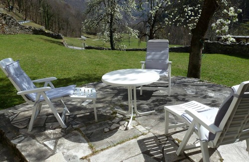 Lavizzara Casa | Maravillosa casa de vacaciones privada con WIFI, TV, patio, mascotas permitida y vista panorámica