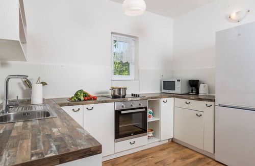 Lukovo Casa | Preciosa casa de vacaciones privada con WIFI, A/C, piscina privada, TV, terraza, mascotas permitida