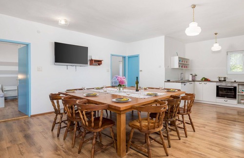 Lukovo Casa | Preciosa casa de vacaciones privada con WIFI, A/C, piscina privada, TV, terraza, mascotas permitida