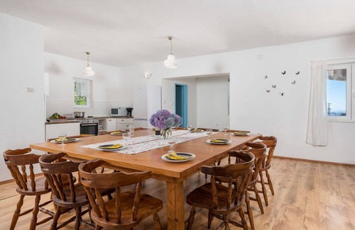 Lukovo Casa | Preciosa casa de vacaciones privada con WIFI, A/C, piscina privada, TV, terraza, mascotas permitida