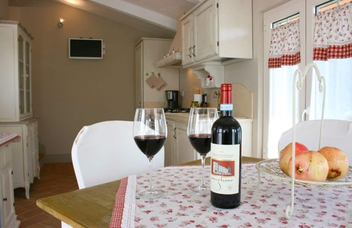 Il Borgo Villa | Maravillosa casa de vacaciones privada para 3 personas con WIFI, piscina, A/C, TV y terraza