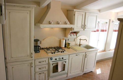 Il Borgo Villa | Maravillosa casa de vacaciones privada para 3 personas con WIFI, piscina, A/C, TV y terraza