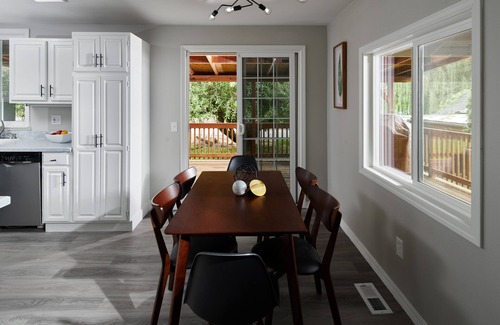 Cedar Mill Casa | Wonderful updated cottage in the country!