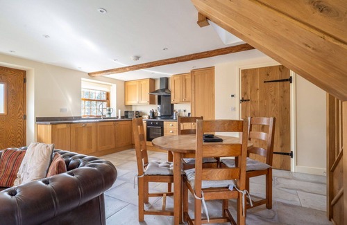 Brecon Casa | Wonderful villa for 4 guests with WIFI, terrace and parking