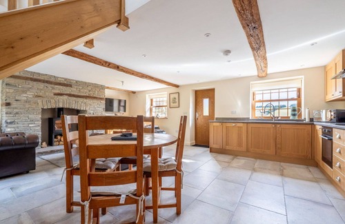 Brecon Casa | Wonderful villa for 4 guests with WIFI, terrace and parking