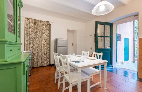 Albisola Superiore Villa | Preciosa casa de vacaciones para 4 personas con WIFI, TV y mascotas permitida