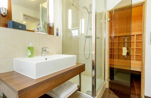 Nohfelden Casa | Estupenda casa de vacaciones con bañera de hidromasaje, WIFI, piscina, TV, terraza, aparcamiento