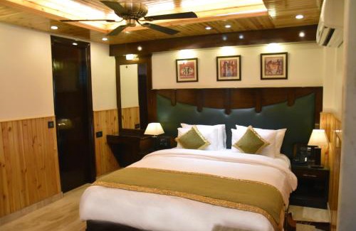 New Delhi Hotel | Wood Castle Grand