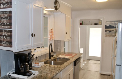 Andersonville Casa | 'Wood Duck Inn' Lakefront; Muelle privado; Enorme cubierta