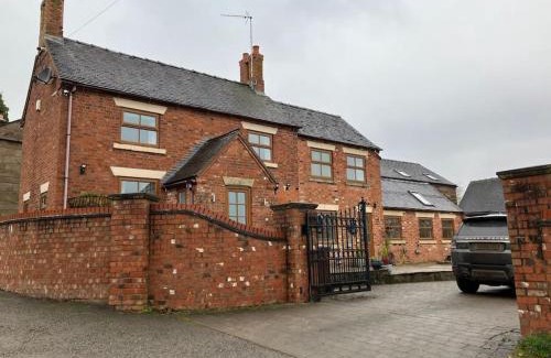 Alton Casa | Woodbine Cottage-PART OF ALTON COTTAGES