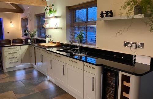 Alton Casa | Woodbine Cottage-PART OF ALTON COTTAGES