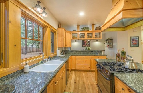 Ridgewood Casa | Nuevo listado: casa grande con bañera de hidromasaje y sala de juegos.Cerca del lago y perro amigable!