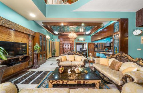 Kammanahalli Villa | Wooden Whispers Traditional Luxe Spacez Villa